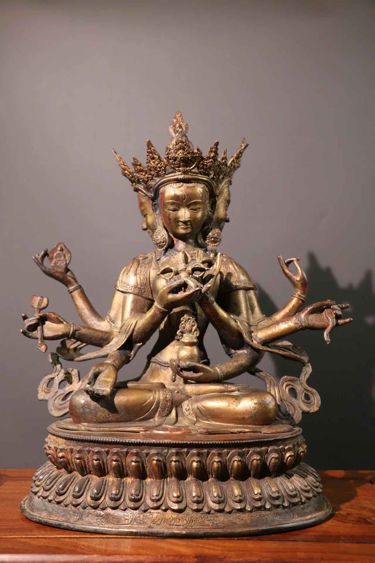 

18"Tibet Temple Collection Old Bronze Cinnabar Mud gold Namgyalma Three Head Eight Arms Buddha Lotus Platform Worship Hall