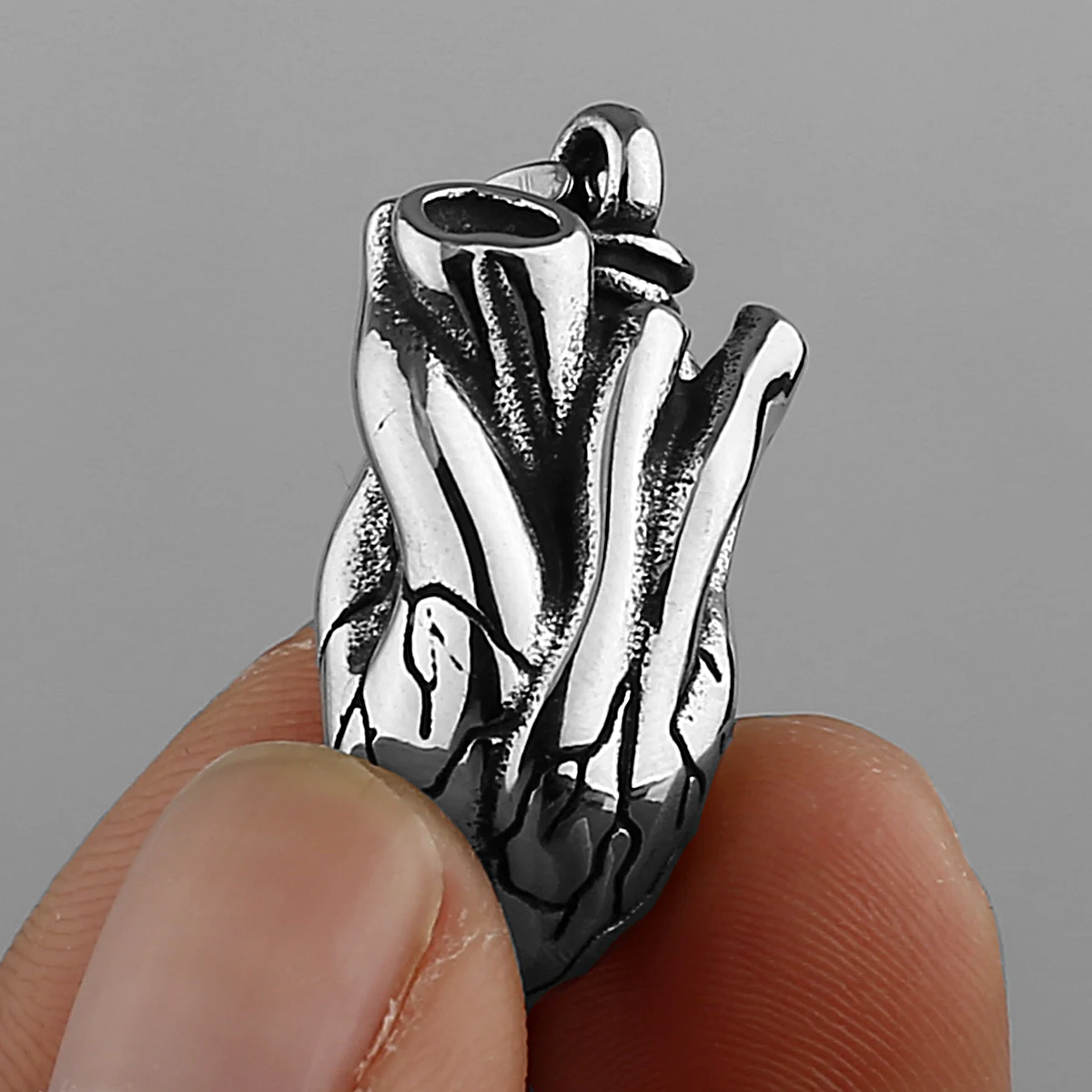 Retro Hip Hop Personality Heart Pendant Men\'s Simple Fashion Titanium Steel Stainless Steel Pendant Necklace Gift Wholesale