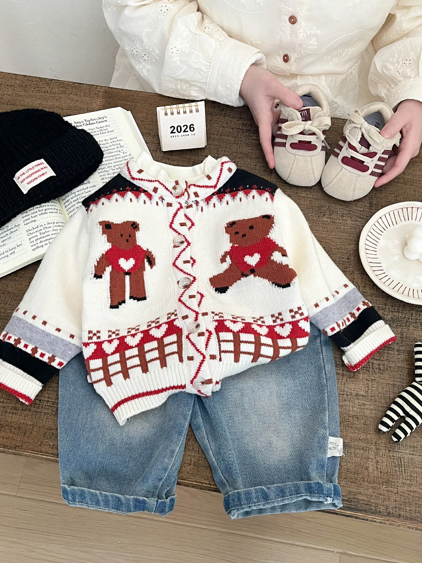 

Princ Sle Knitted Bear Pattern Baby Girl's Cardigan Spring New Arrival Thin Long Sve Knitted Sweater Coat for Babies
