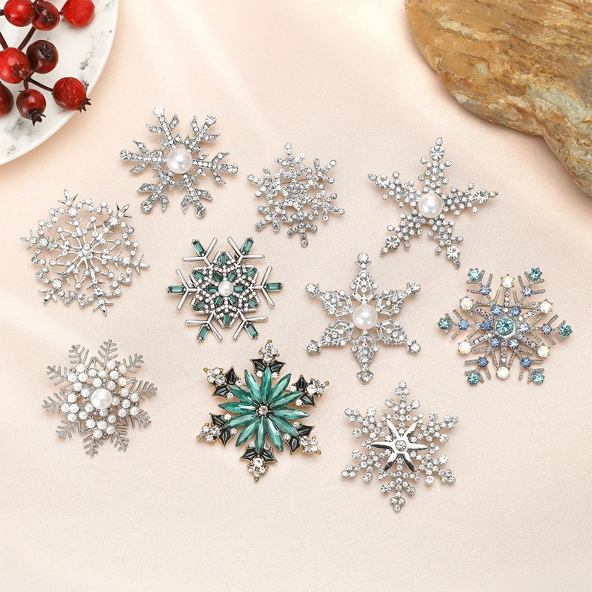 Sparkling Rhinestone Snowflake Brooches for Women Unisex Christmas Pins Multi-color Available New Year Party Accessories Gifts