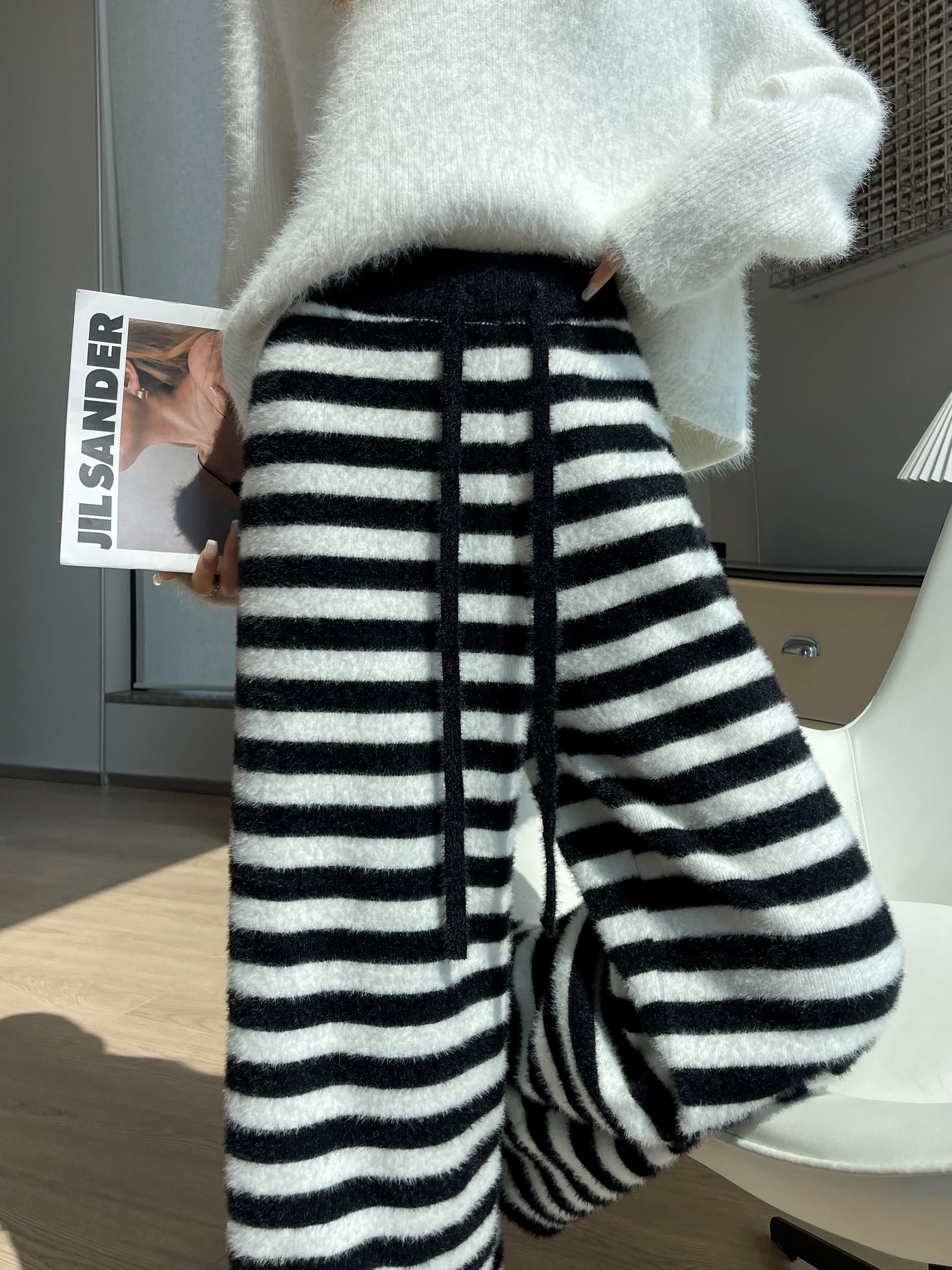 กางเกงขายาวทรงกระบอกเอวสูงผ้ากำมะหยี่ถักนิตติ้งสำหรับผู้หญิง รุ่นใหม่ประจำฤดูใบไม้ร่วงและฤดูหนาว ทรงหลวมยาวคลุมเท้า สไตล์ลำลอง