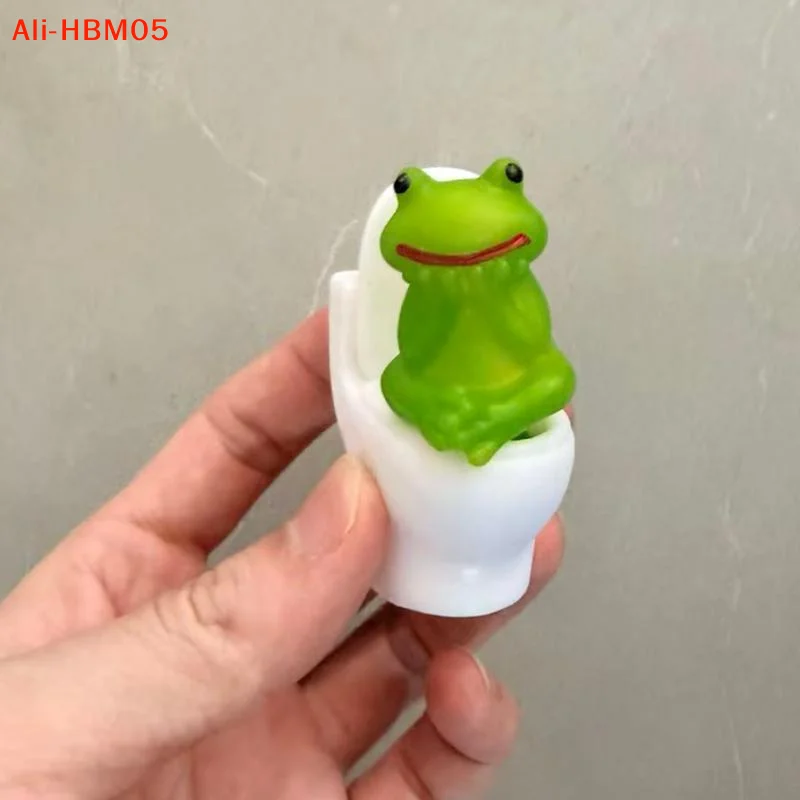 (HB05)Luxury Funny Toilet Frog Figurine Decorative Sculpture With Humor Gift For Adult Home Display Frog Statue