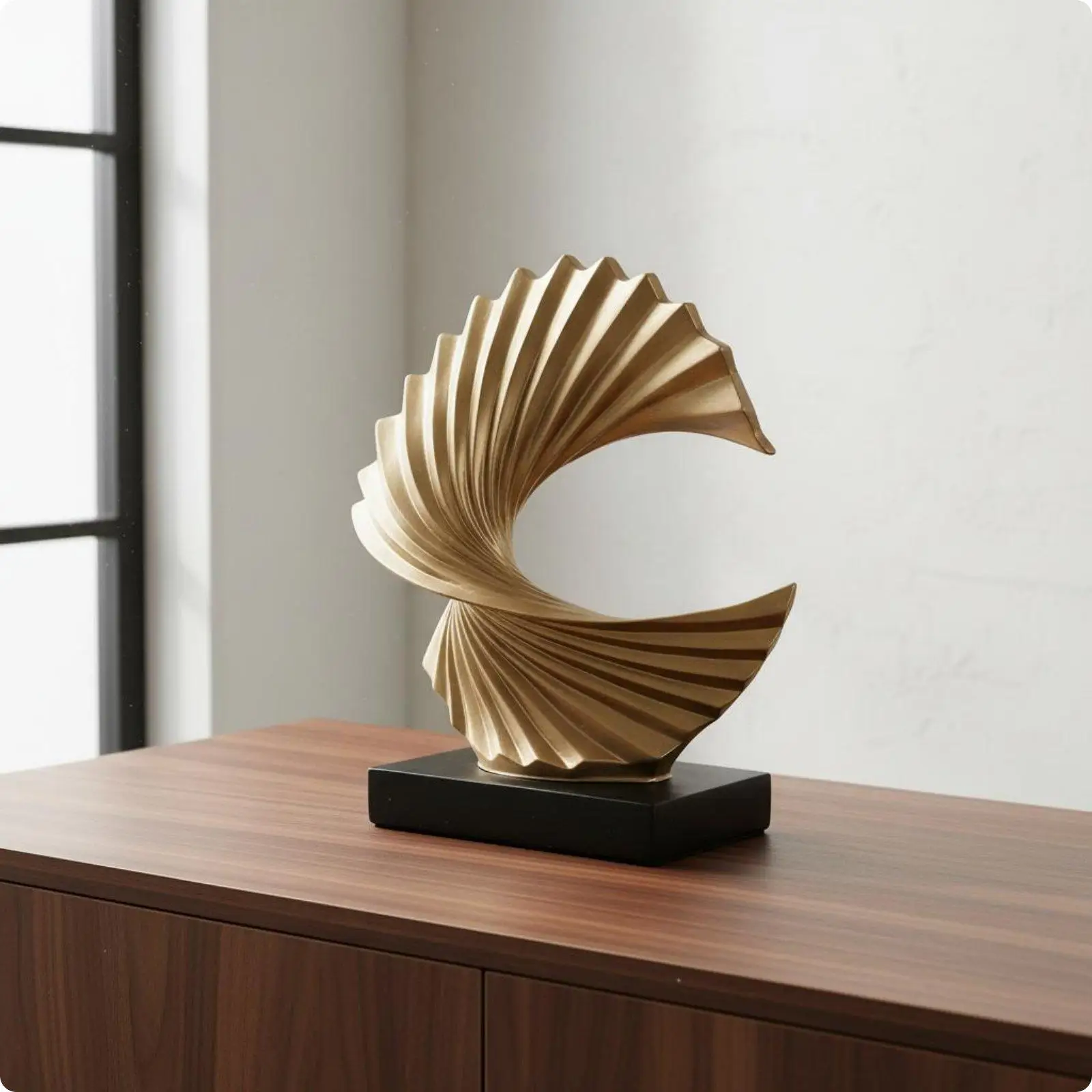 Statue Luxury Figurine Realistic Details Statue Available for Purchase Office, Villa
