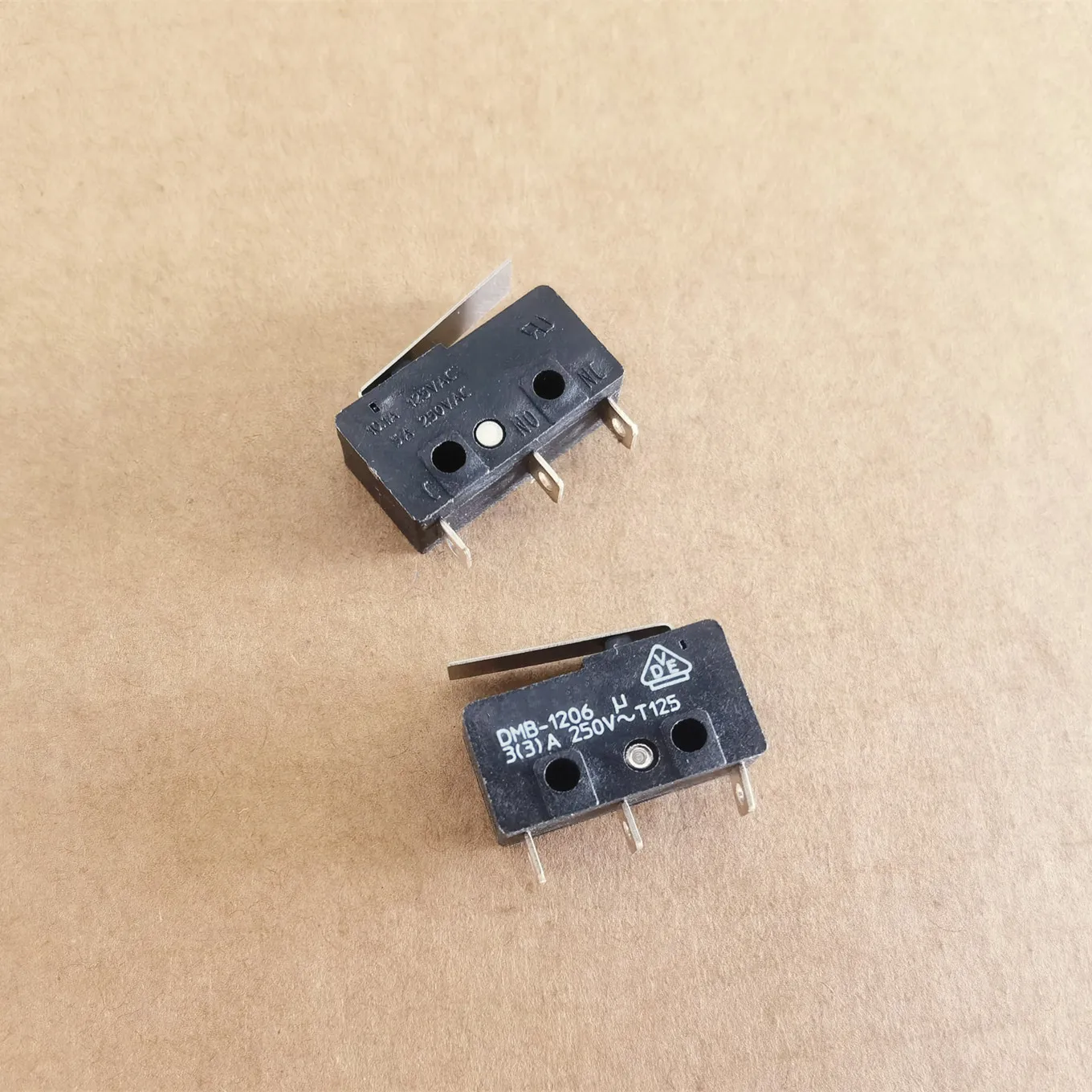 

Original New 100% DMB-1206 Micro Switch With Handle Silver Contact 5A250VAC
