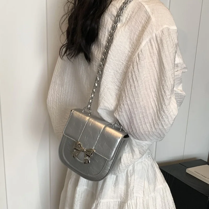 Lady PU Sweet Metal Bow Chain Shoulder Bags Women Underarm Bag Fashion Commuter Solid Color Tote Bag Classic Bolsos All-match