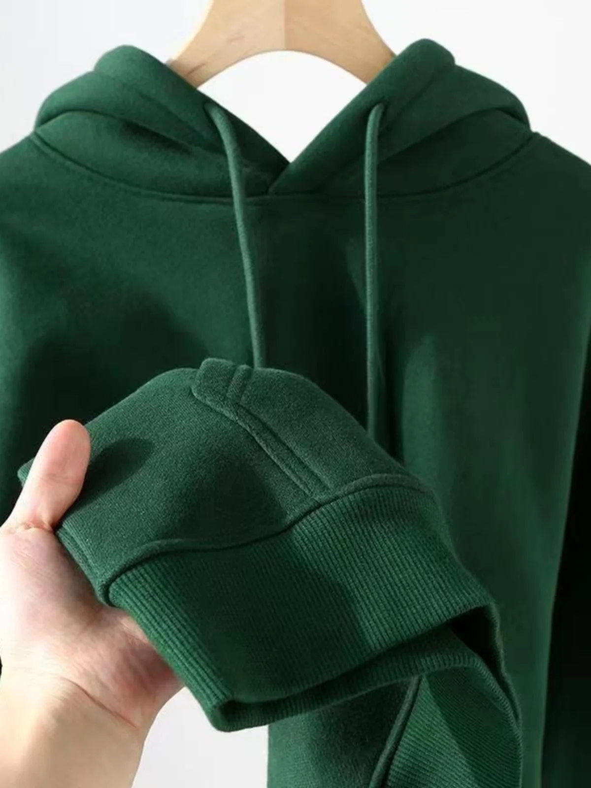 

Thickened Fleece Hoodie Sweatshirt Casual Commute Warm Loose Outerwear for Men And Women Forest Green Cotton Long Sleeve