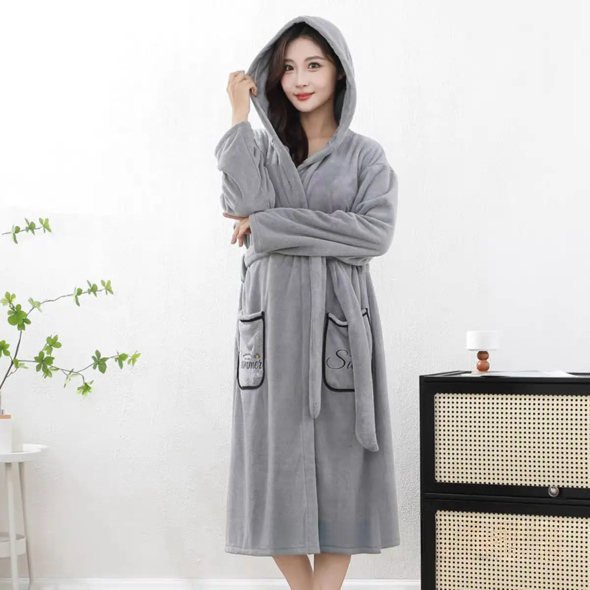 690g Thickened Bath Towel, Wearable and Wrapable Bathrobe, 2026 Thickened Bath Towel, Women's Style, Long-Sleeved, Longer Than P