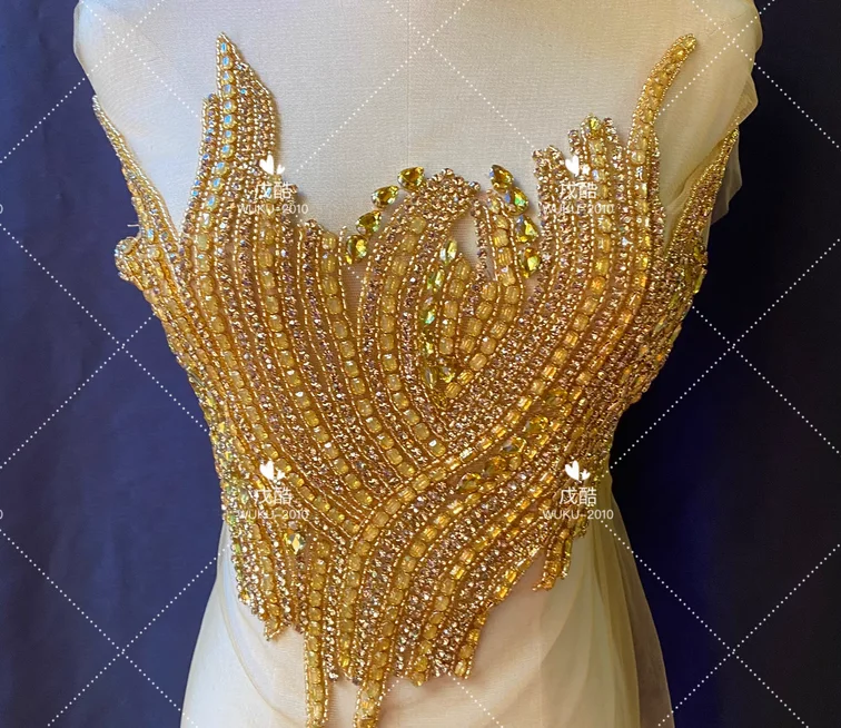 Hand-embroidered bead patch hand-sewn diamond bright beads luxury diamond wedding dress decorative accessories.