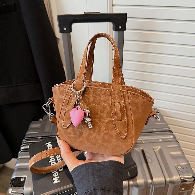 

Сумки на плечо из искусственной кожи с леопардовым принтом, женские сумки в продаже, новинка 2025, высокое качество, повседневные молодежные сумки через плечо большой емкости на молнии