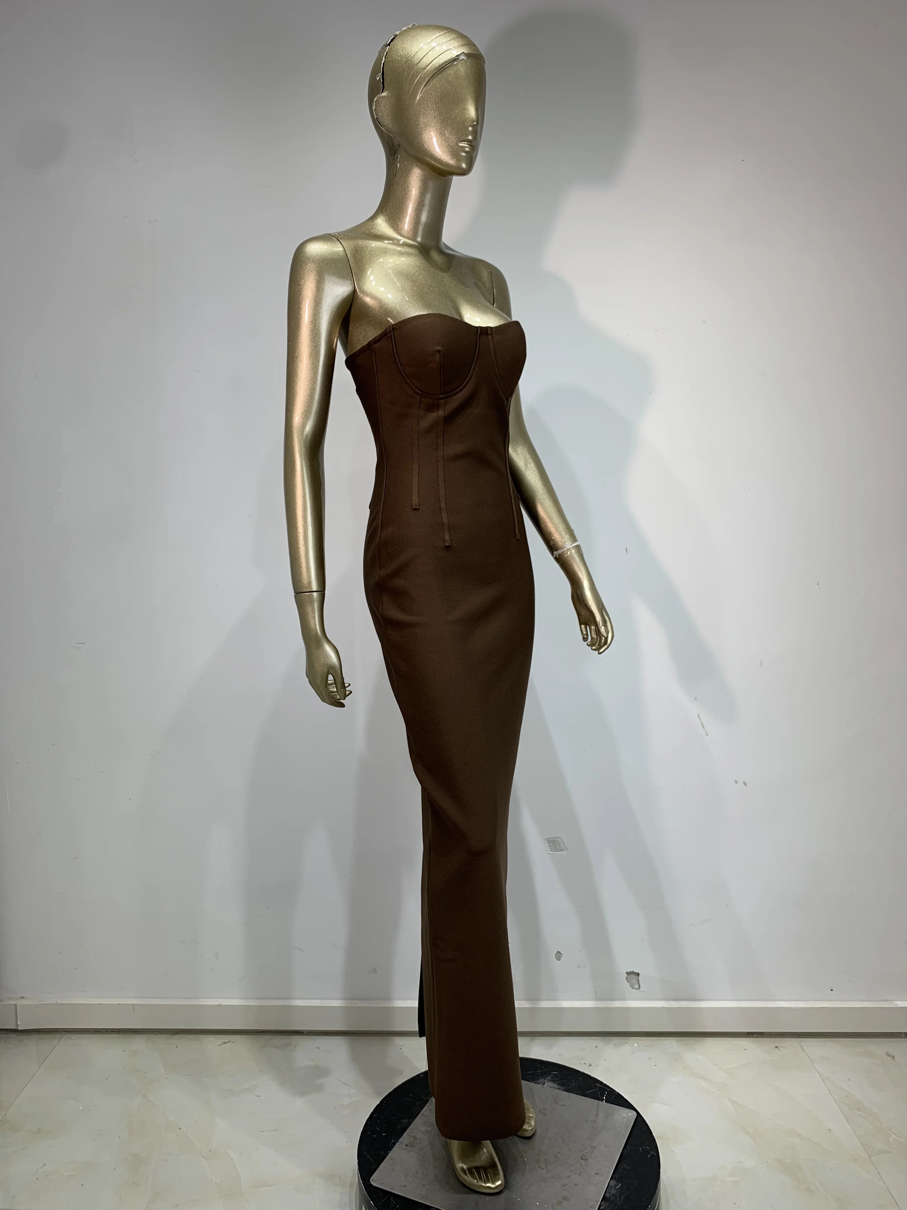 Vrouwen sexy strapless backless bruine maxi lange bandagejurk luxe verjaardag avondfeest elegante gebreide bodycon kleding