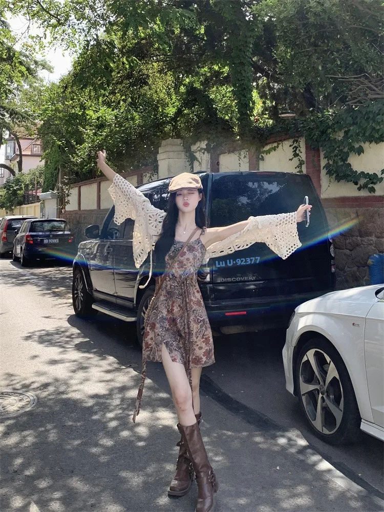 ชุดถักลายเรโทร สายไขว้แบบไม่สมมาตร ลายดอกไม้ฉลุ สำหรับผู้หญิง ฤดูร้อน 2024 สไตล์ลำลองเก๋ไก๋