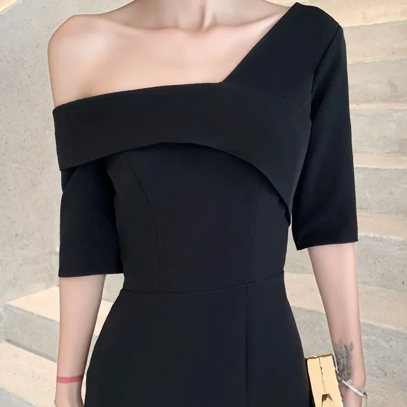 Black No. 42 V-neck backless halter dress for women in summer French style high-end waist pleated beautiful back suspender long