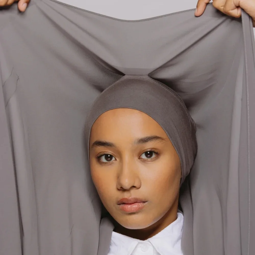 2025New vendita calda Premium istantaneo chiffon Hijab Wrap con magneti incorporati tinta unita sciarpa da donna musulmana scialle con sottopelo