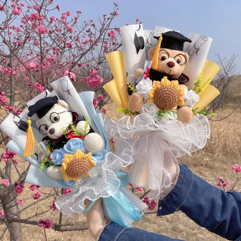 

Classic Anime Graduation Hats Teddy Bears Pandas Plush Dolls With Flowers Creative Bouquets Christmas Birthday Graduation Gifts