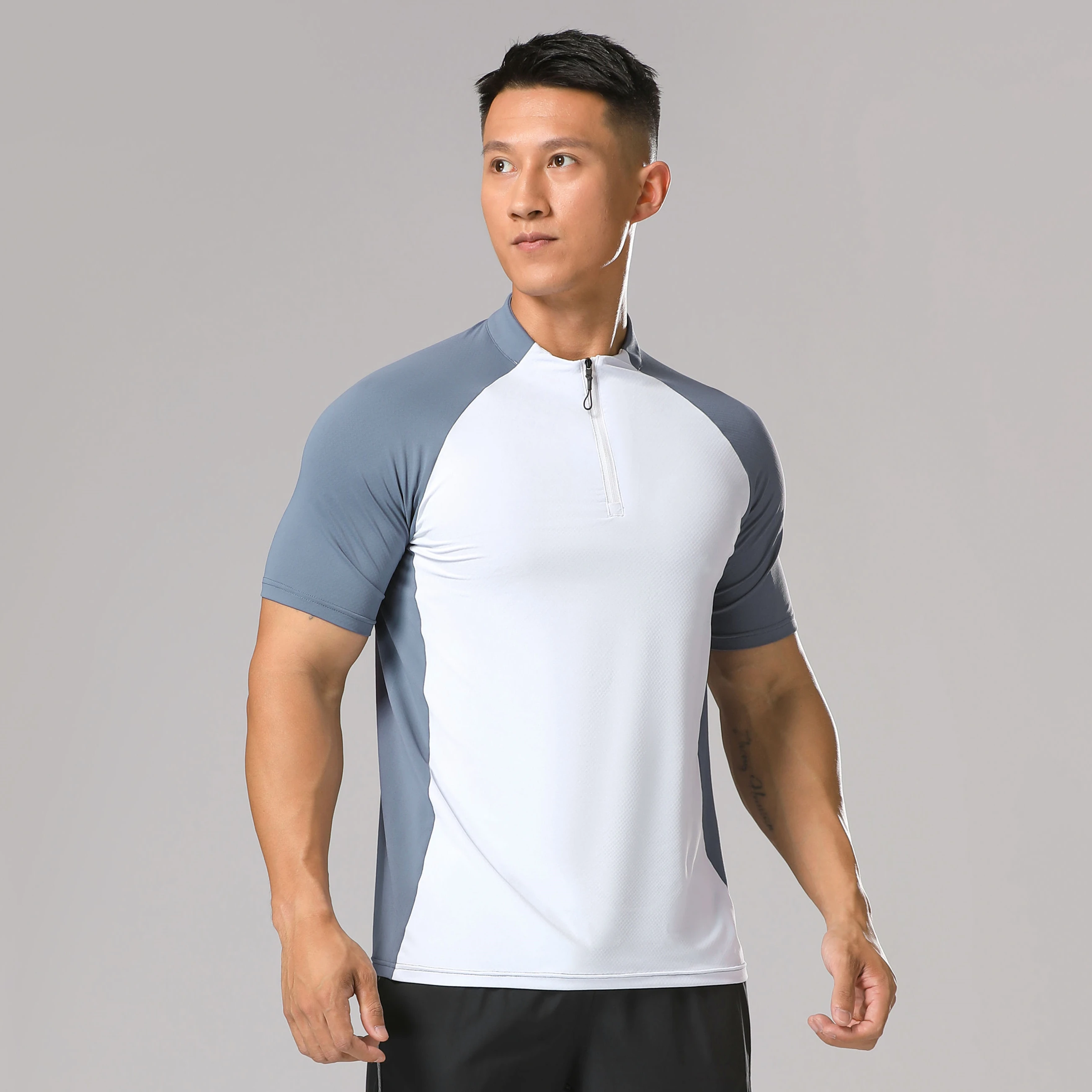 Kit sportivo da uomo Camicie da allenamento Top da corsa Felpa fresca Manica corta T-shirt con mezza zip Escursionismo Abbigliamento fitness Asciugatura rapida