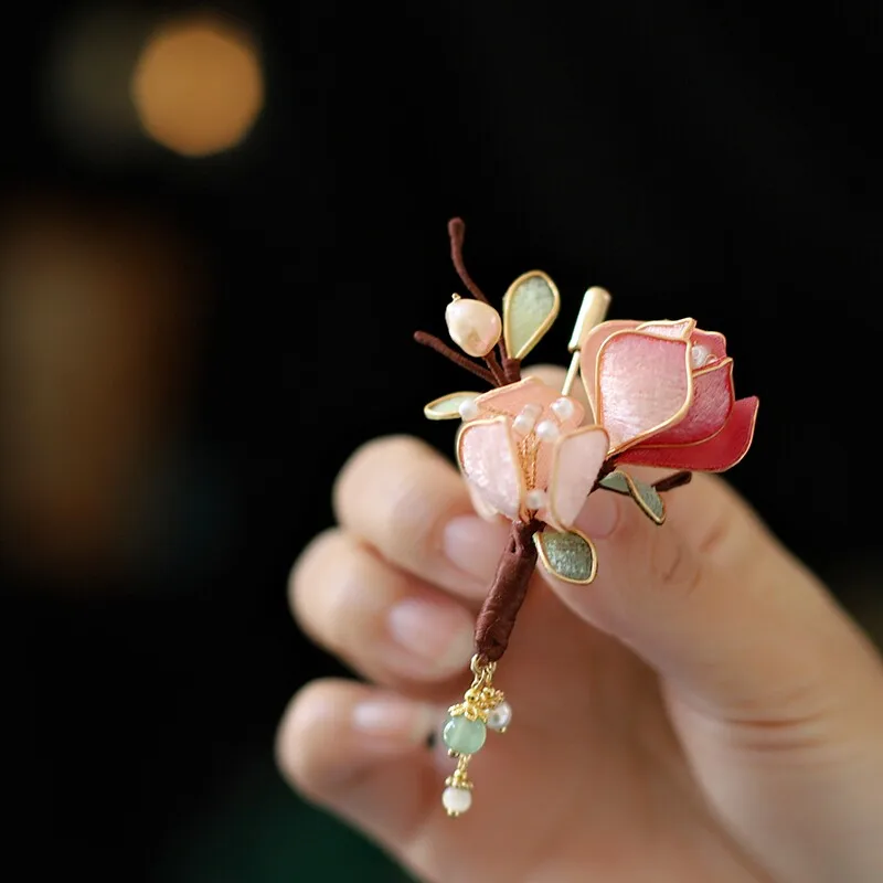 Chinese Style Intangible Heritage Filigree Pink Magnolia Fabric Brooch Pearl Pin For Women Fall Winter Coat Suit Auspicious Luck