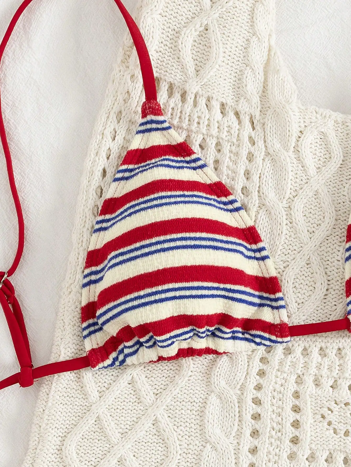 

Женский полосатый треугольный топ-бикини красного, синего и белого цветов для пляжа и плавания