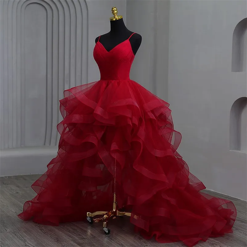 Robes de Quinceanera rouge foncé pour filles, col en V à volants, bretelles spaghetti, robe éducative courte sur le devant et longue traîne, Sweet 15