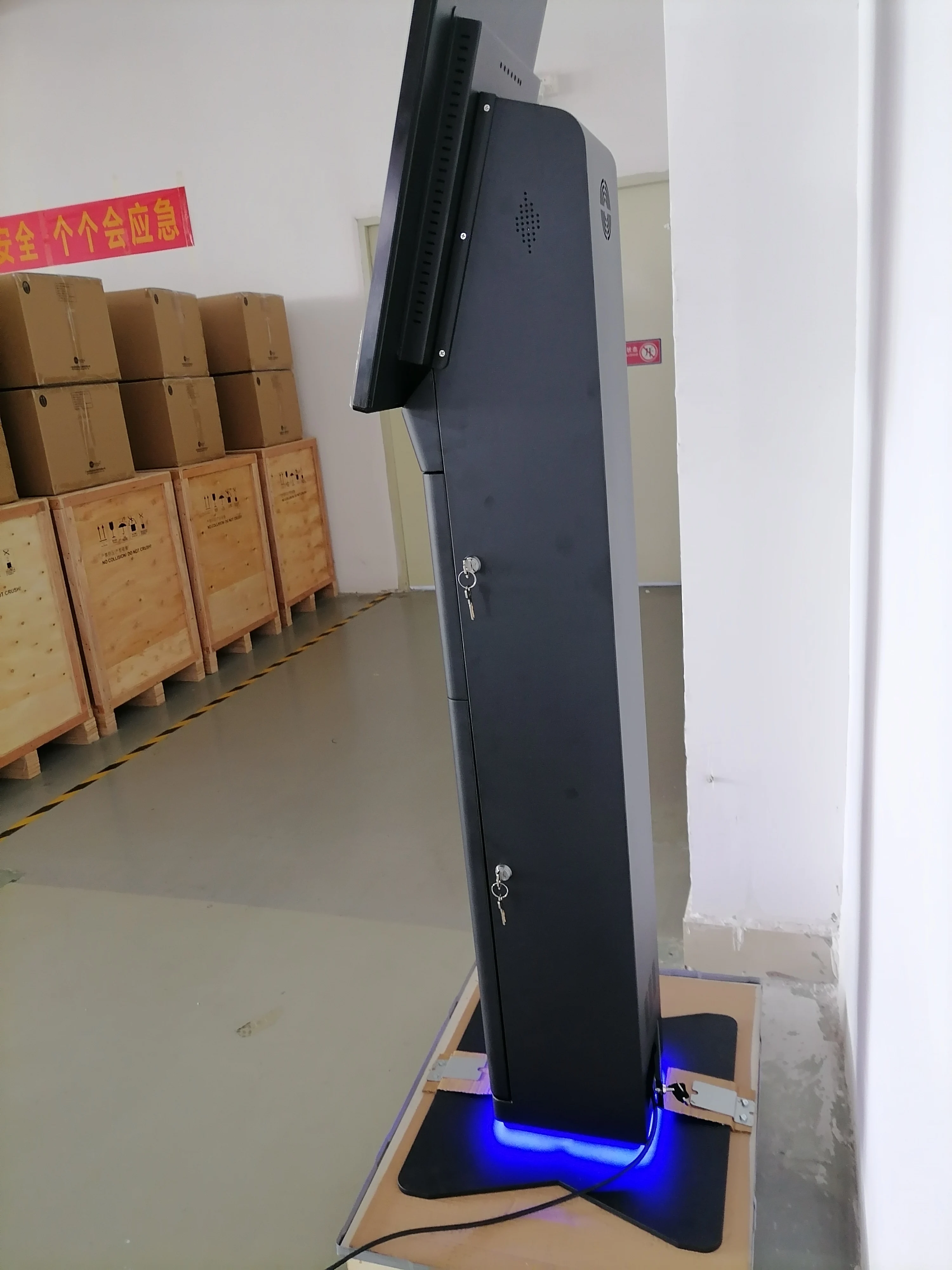 Free Standing Self Service Ordering Machine With QR Code Payment