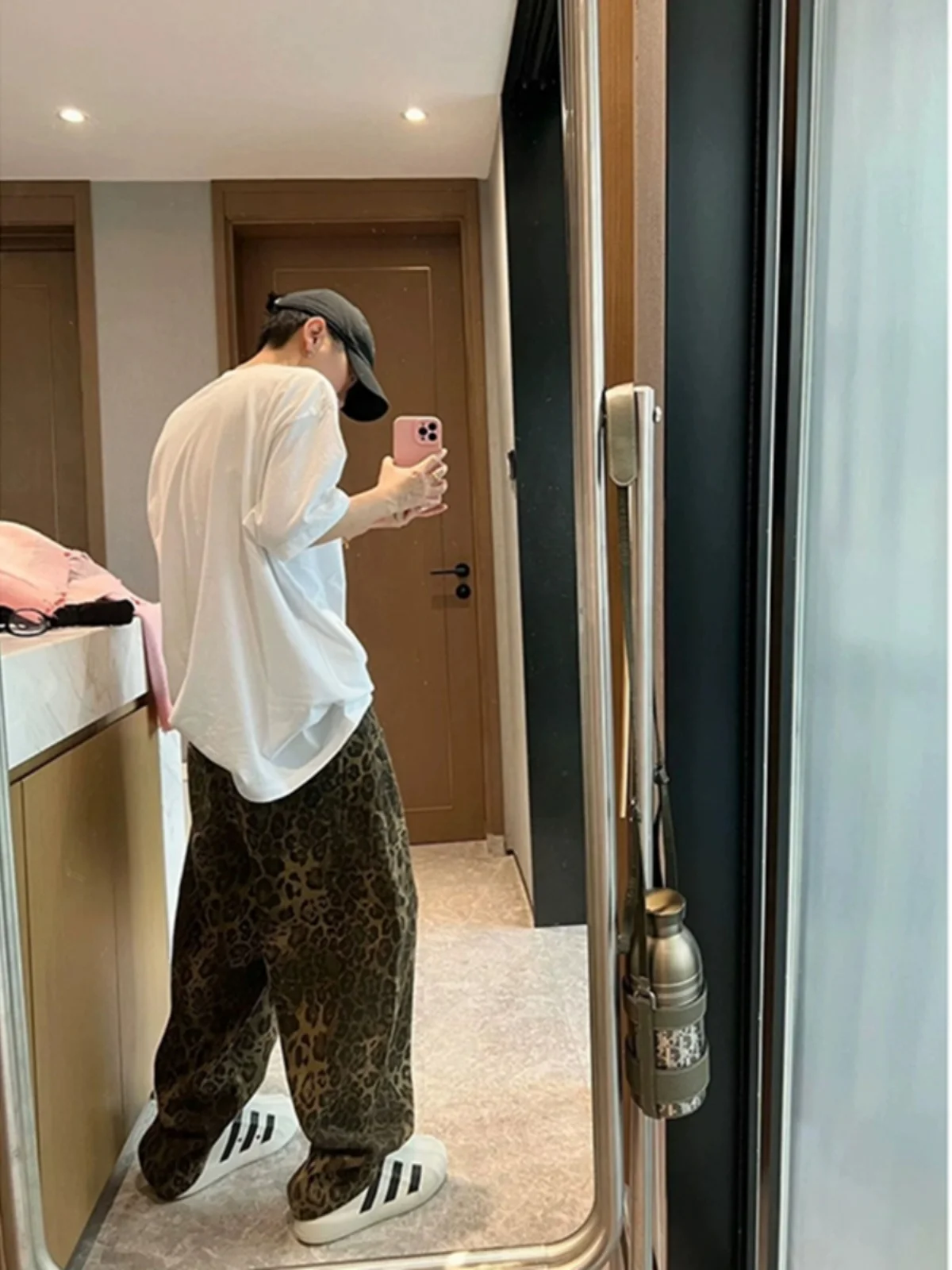 

American Retro Leopard Print Jeans Loose Wide Leg Pants for Taller Men Youth Trendy Wear Resistant Polyester Fiber Jeans