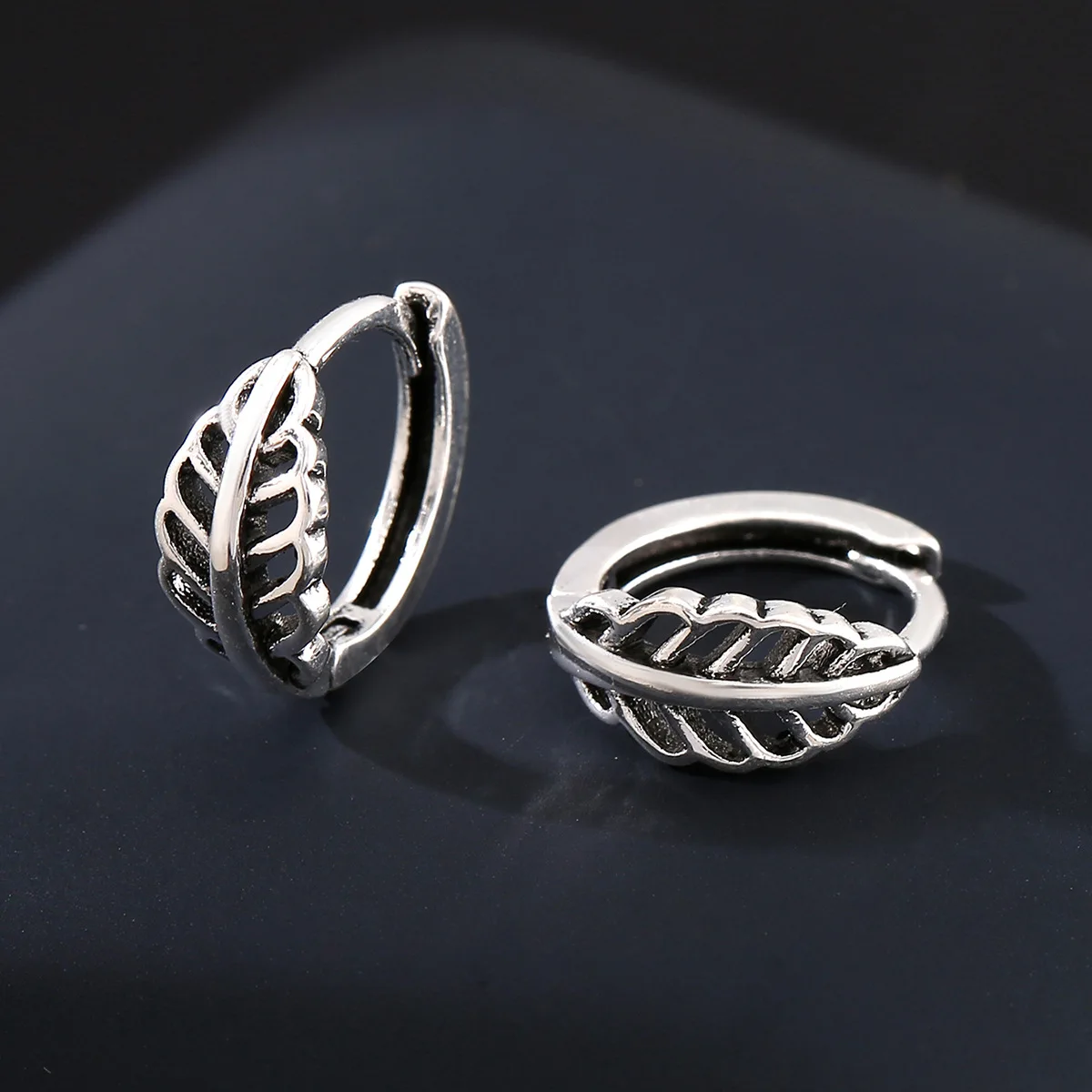 

Simple retro geometric hollow wheat ear buckle versatile exquisite women's jewelry