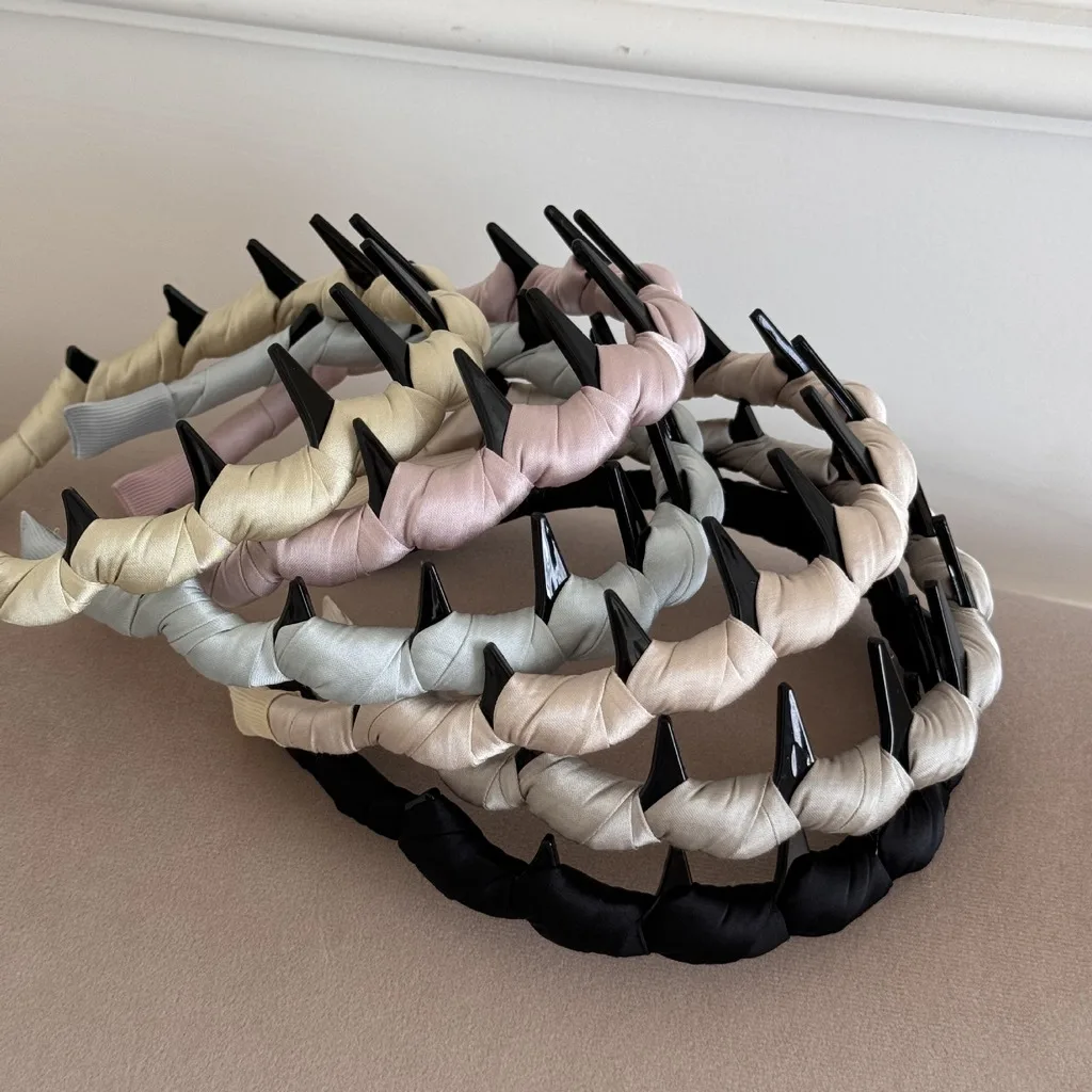 

Wavy Tooth Headband Skin-Friendly Minimalist Hair Hoop Padded Satin Hair Headband Fresh Women Hair Accessory For Various Outfits