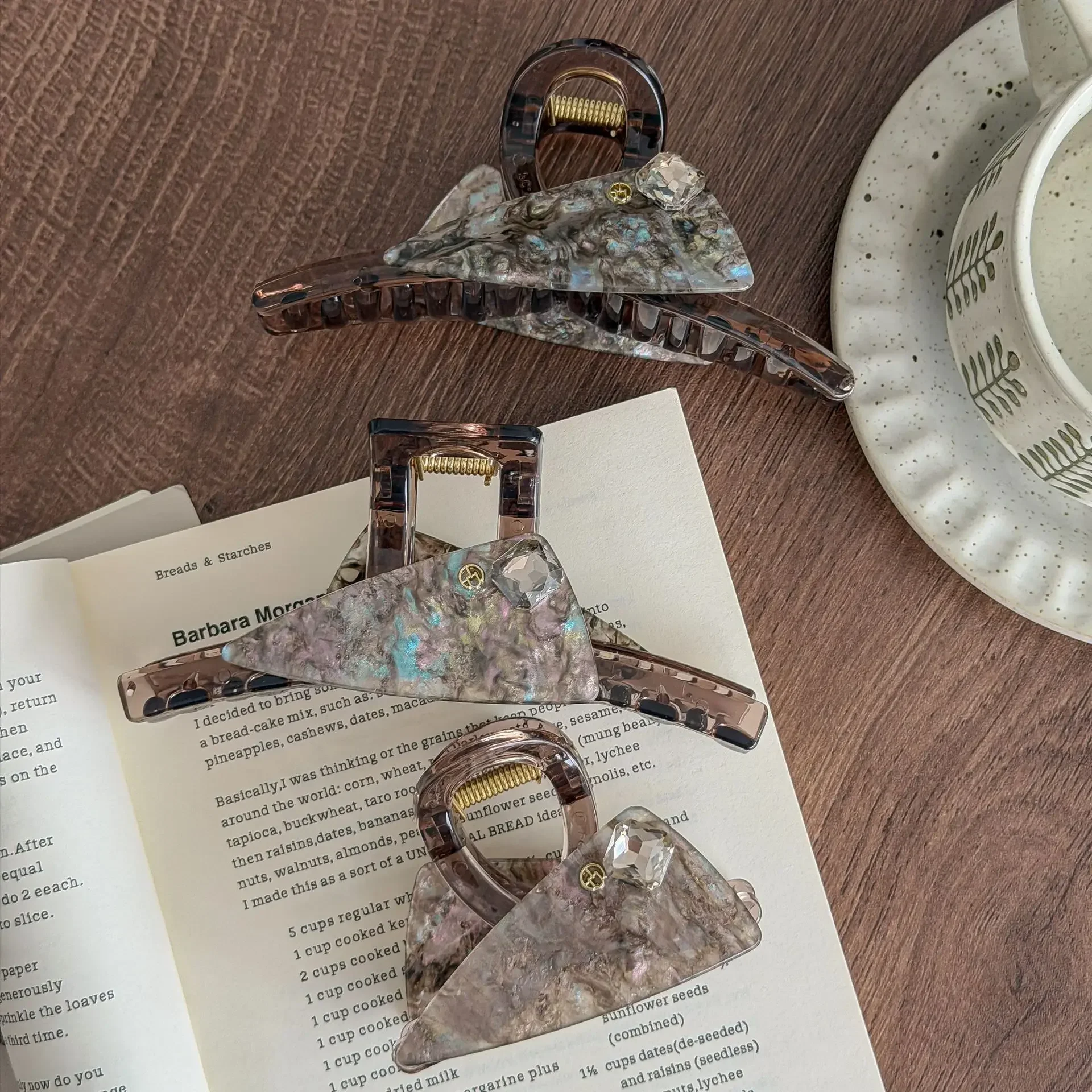 Iridescent Shell Texture Hair Claw Clip Rhinestone Decor Acrylic Jaw Clamp Strong Hold For Thick Long Hair Women Elegant ZX07