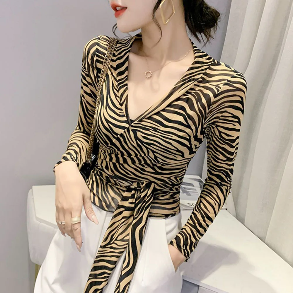 

Женская блузка с длинным рукавом, V-образным вырезом и цветочным принтом