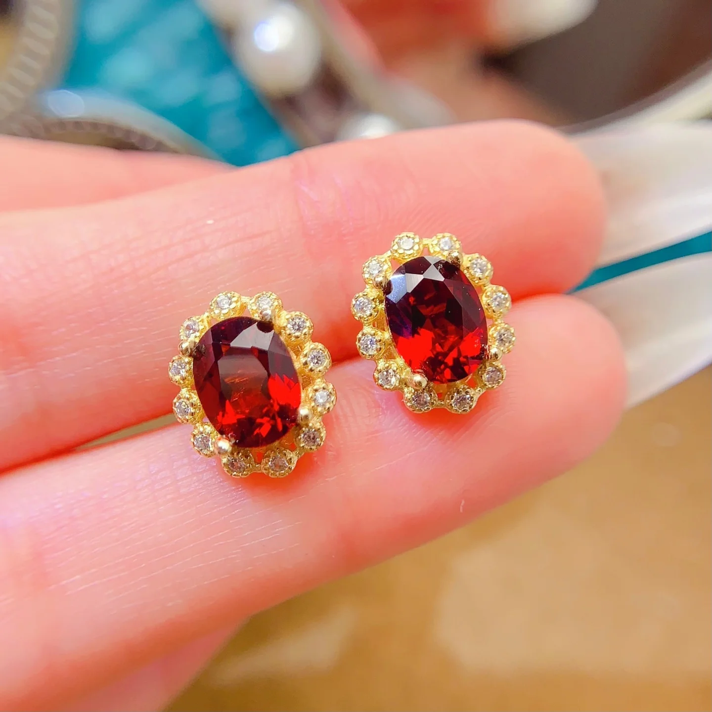 

New 925 silver pigeon blood red garnet earrings 6x8mm high-end versatile fashion light luxury women's retro niche exquisite
