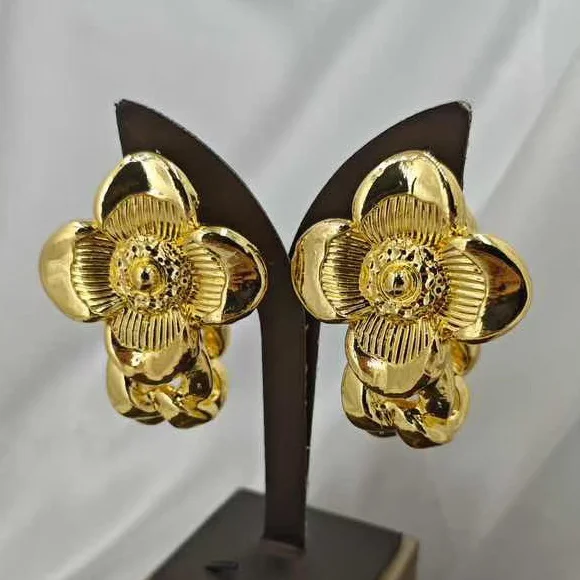 

Массивные серьги с цветком золотого тона для женщин, блестящий текстурированный цветочный дизайн, модные украшения, элегантные вечерние повседневные аксессуары, подарок