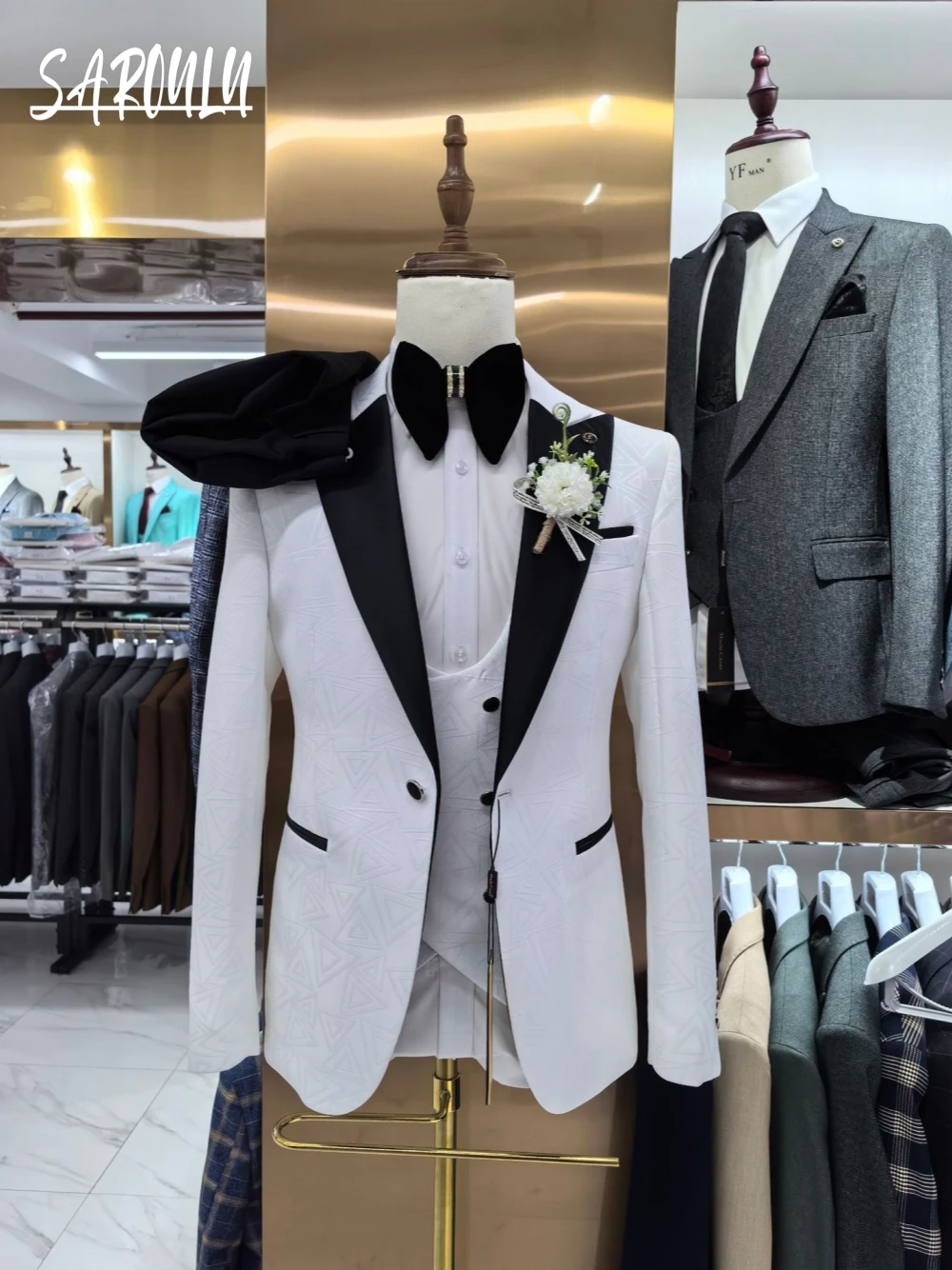 Traje de hombre blanco, chaqueta de 3 piezas, chaleco, pantalones, moda, hebilla de un solo pecho, ropa de novio, gran oferta, conjunto atractivo informal personalizado