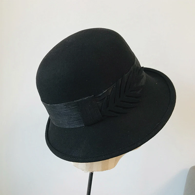 Elegant Ladies Winter Hats Round Fedora Hat For Women Upturn Brim Ribbon Leaf Retro Wool Hat Cloche Church Wedding Bowler Hat