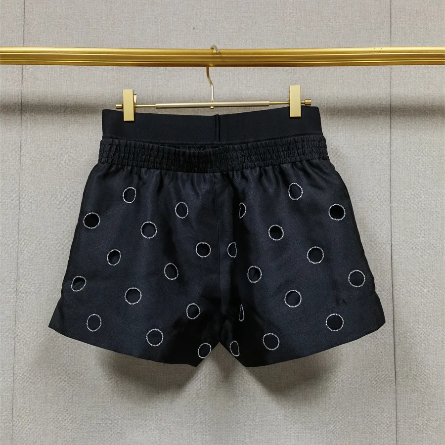 【Darmowy Prezent】Zestaw damski na wczesną jesień 2025: koszula z dekoltem w kształcie serca, z odkrytymi ramionami i szorty, zdobiony dżetami.