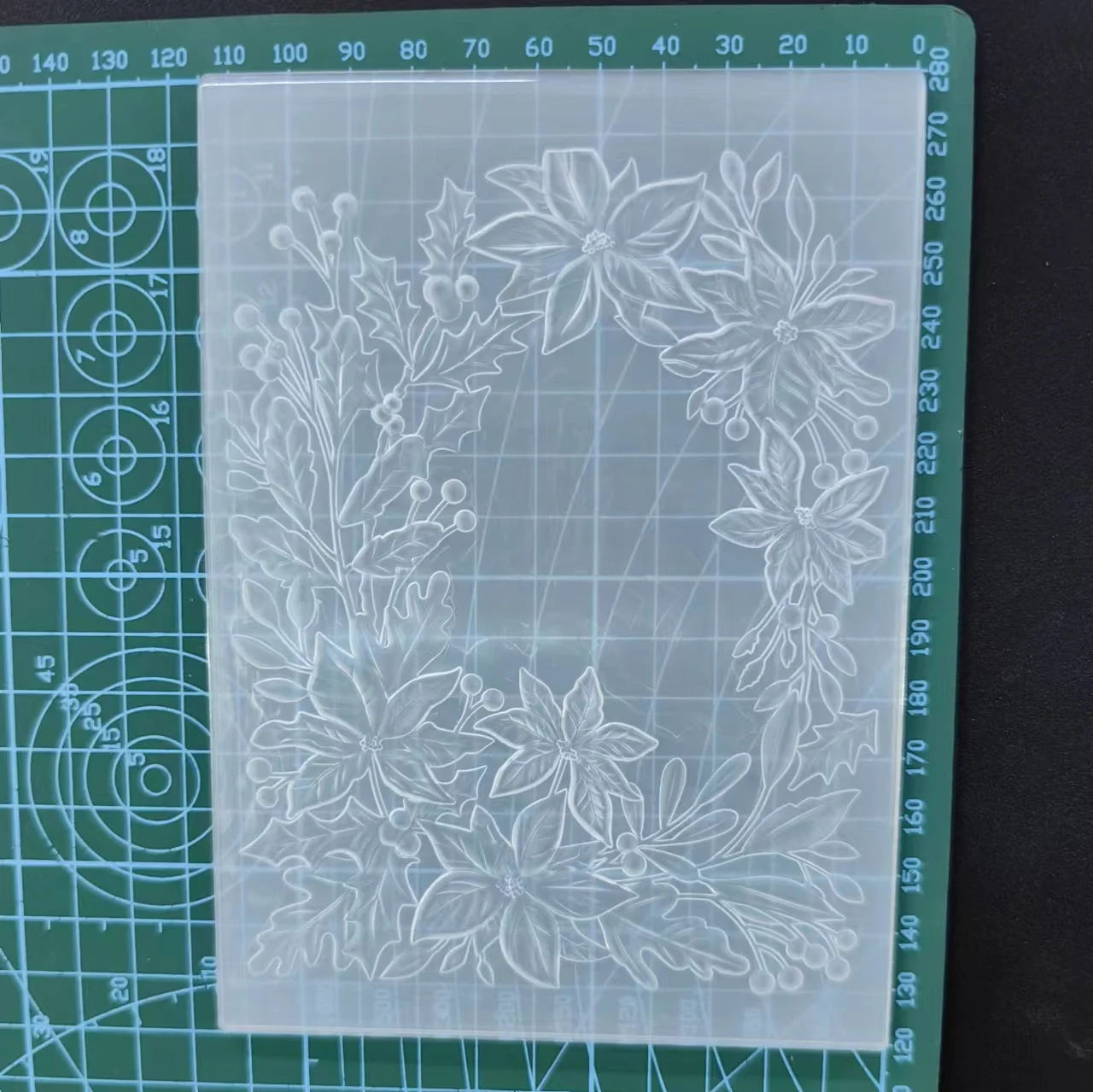 Merry Christmas 3D Wreath  Drawing stencil Embossing Folder for Card Making Floral DIY Plastic Scrapbooking Photo Album Card