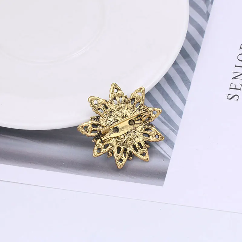 WEIMANJINGDIAN Brand Crystal Rhinestones Flower Small Brooch Collections Dress Hat Shoes Scarf Muslim Shawl Hijab Pins