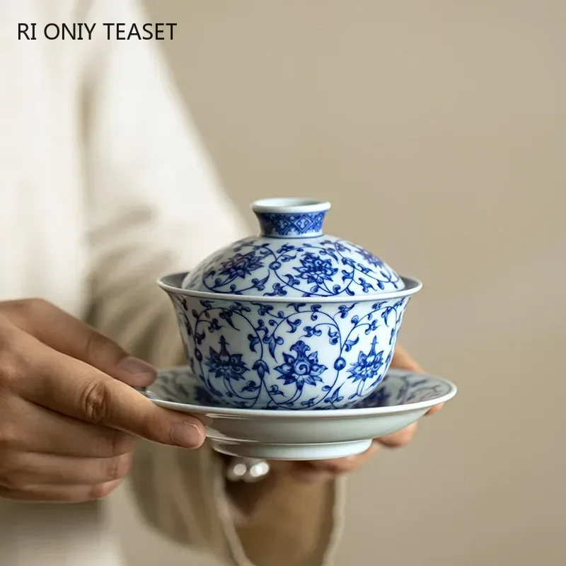 

Retro Blue and White Porcelain Gaiwan Teacup Chinese Handmade Flower Pattern Tea Tureen Portable Ceramic Tea Bowl Teaware 160ml