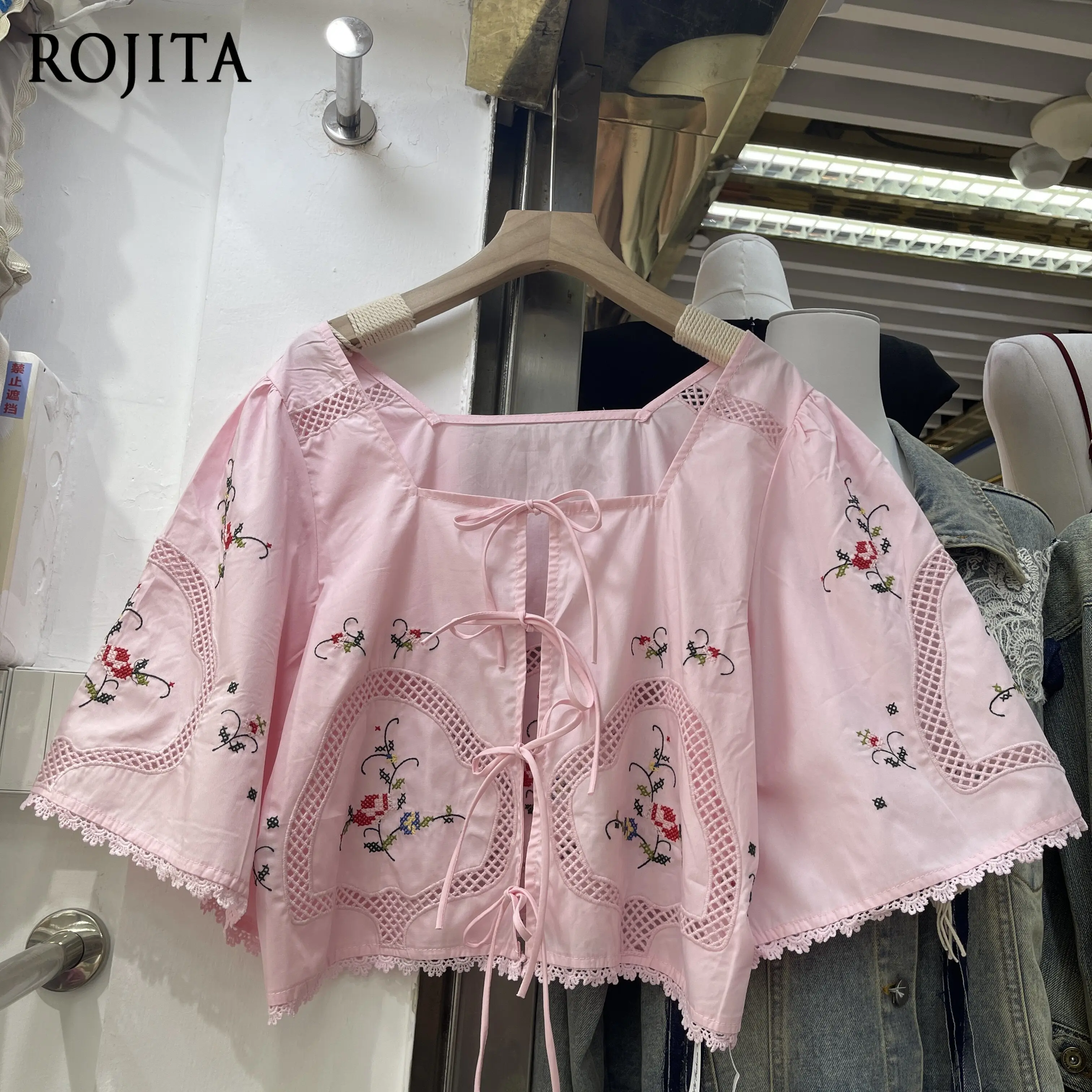 

2026 Spring New Korean Version of Fashion Versatile Round Neck Embroidered Age-reducing Horn Sleeve Lace-up Square Neck Shirt
