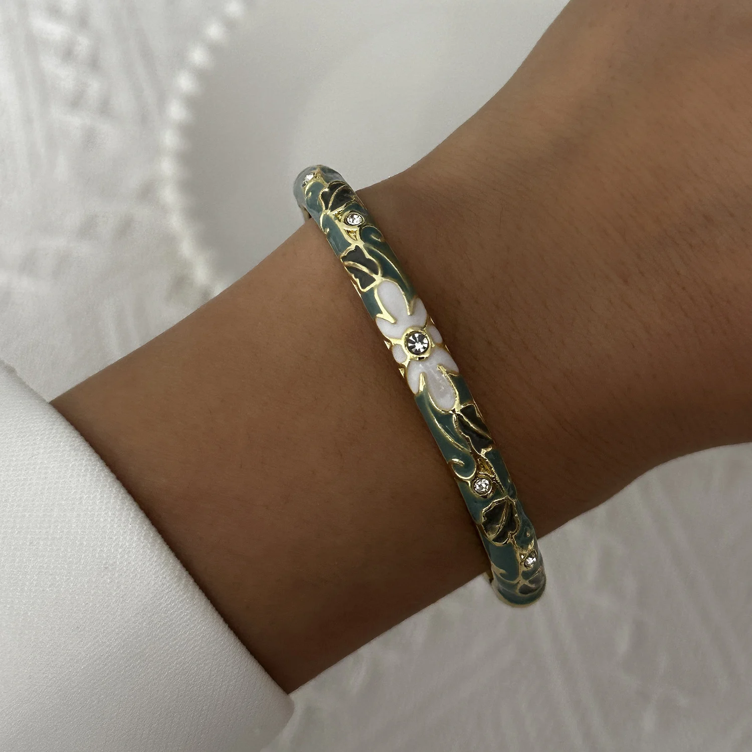 Elegantes Emaille-Armband mit Blumenmuster für Damen, Retro-Stil, vergoldet, mit Zirkonia-Blumen und bösem Blick, Partyschmuck