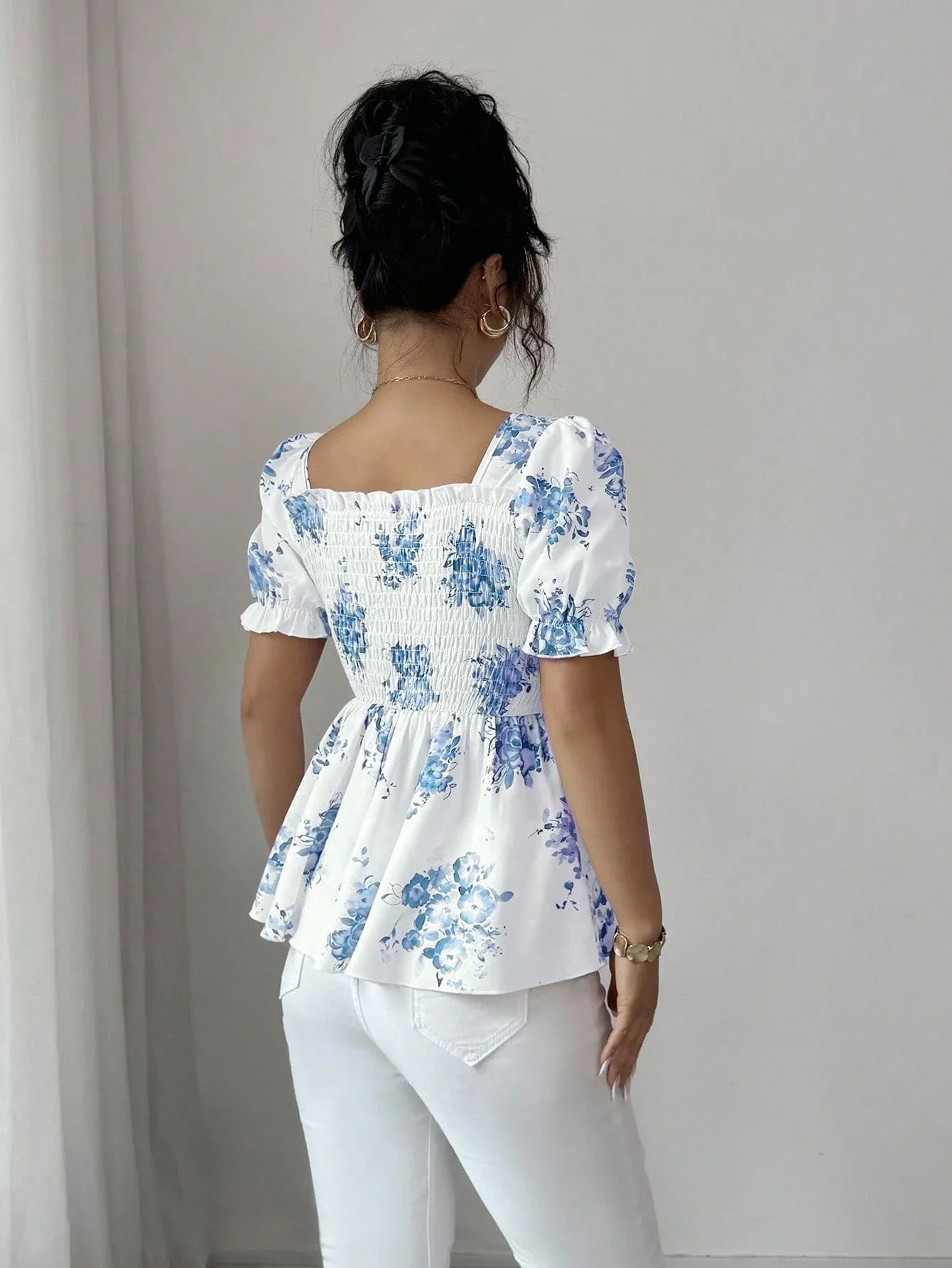 

Весенне-летняя женская блузка с цветочным принтом, квадратным вырезом, пышными рукавами, присборенной талией и баской