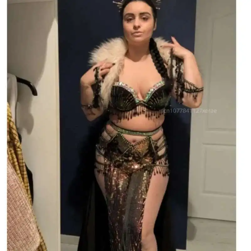 Costume da performance di danza del ventre personalizzato con paillettes per anziani ricamate con perline di cristallo Set di nappe Abiti da competizione di danza orientale