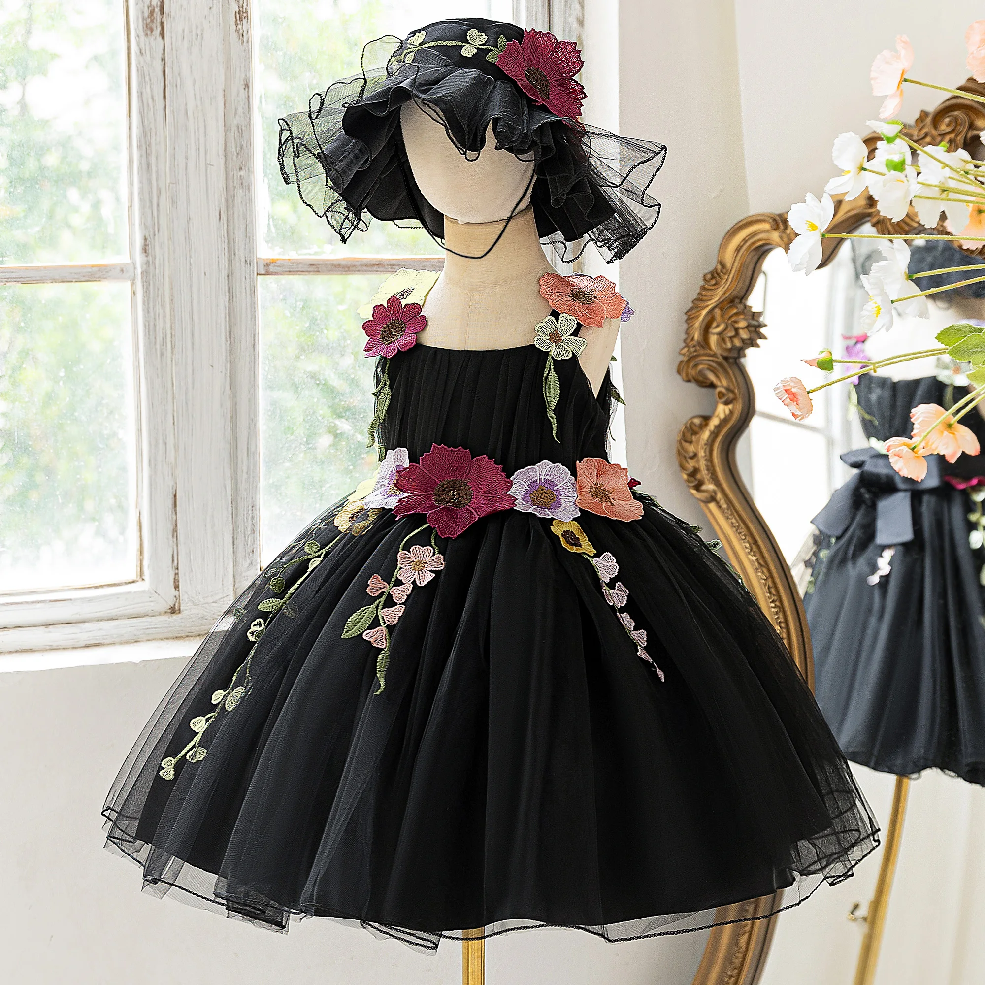 

(Dress + Hat) Girls black dress with printed design, elegant princess dress suitable for prom photography