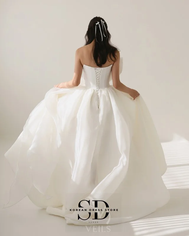 Sondr Корейские свадебные платья Современные без бретелек с бантом Индивидуальное вечернее платье Hi-Lo Шелковые свадебные платья из органзы