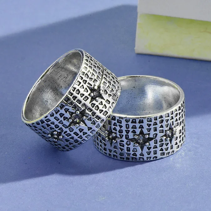 새로운 금속 재봉 쏘리개 손가락 보호대, 바늘과 실 손가락 보호 링, 손으로 꿰맨 망치 질감 지르콘 반지