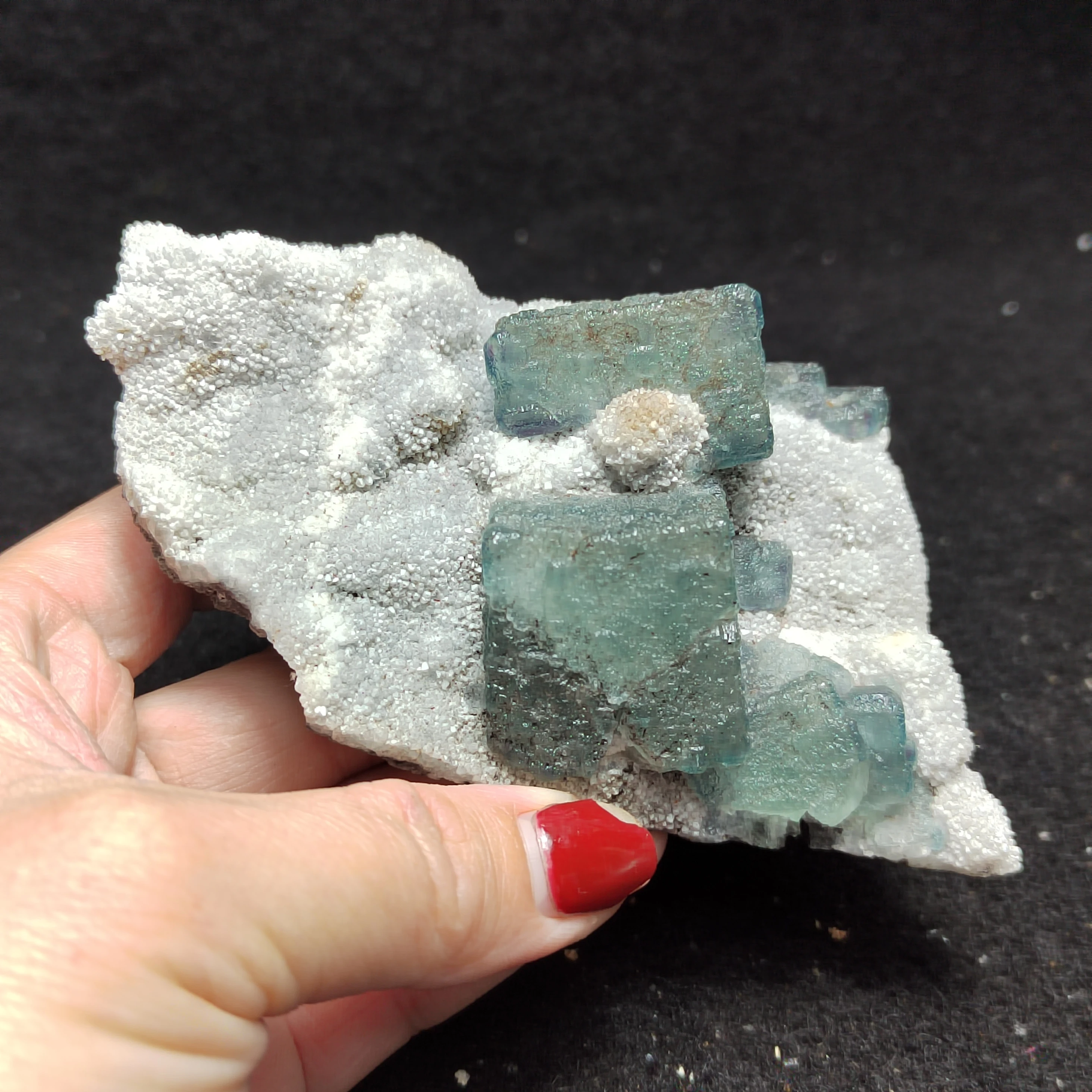 244.9gNatural blue-green fluorite and quartz minerals degaussing geology teaching specimens home decoration collection ornaments