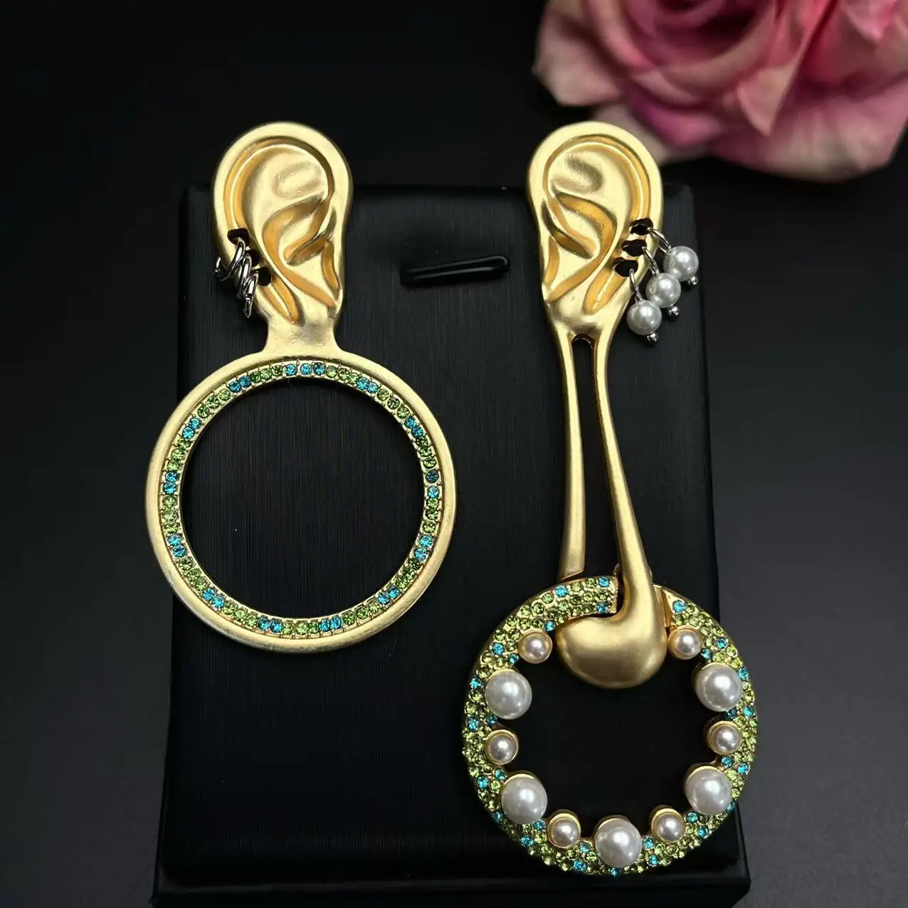 French Vintage Designer Earring for Women Diamond Inlaid Pearl Round Asymmetrical Ear Shaped Earrings Acessories