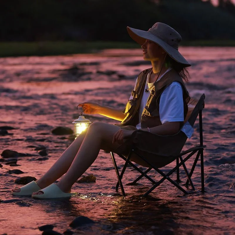 Wielofunkcyjna zewnętrzna lampa kempingowa LED Oświetlenie zewnętrzne Retro Latarnia dla koni Dostosowane przenośne narzędzie do ciepłego światła z możliwością ładowania