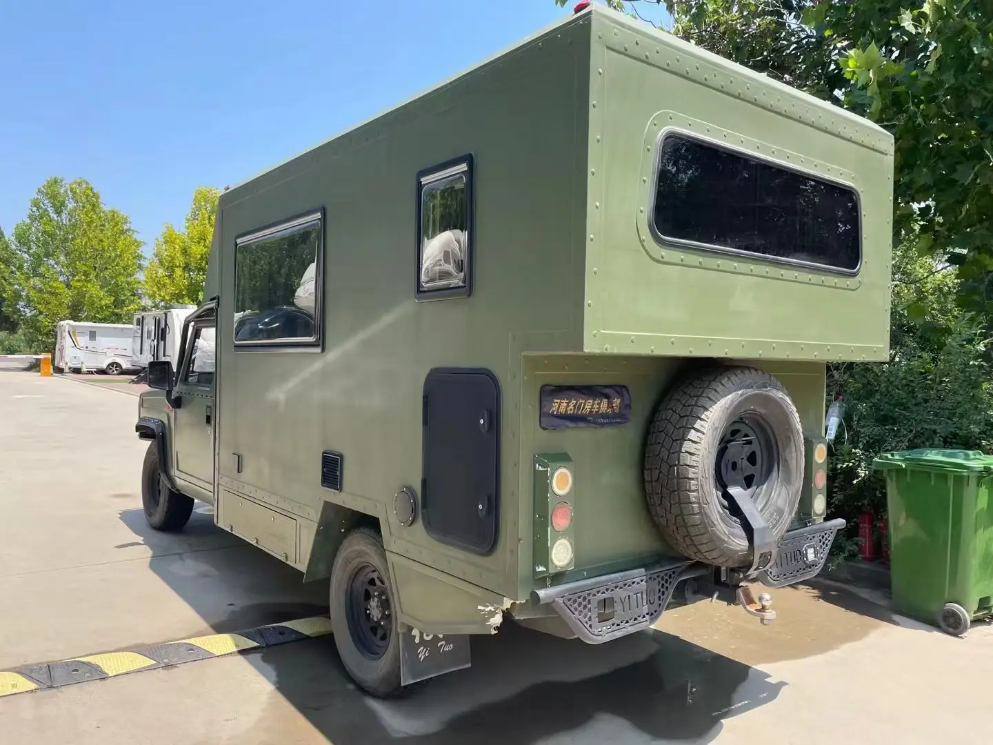 Tandem Axle Aluminum Off-road RV 4x4 Overland Luxury Caravan Grid Mobile Home Camper Trailer Independent Suspension Thetford
