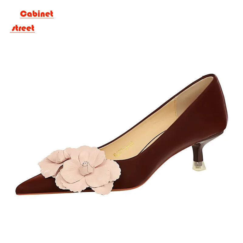 

Autumn Pointed Flower Designer Women Pumps 2025 Autumn Elegant Low Heel Shoes For Women Luxury Banquet High Heels Mules Shoes