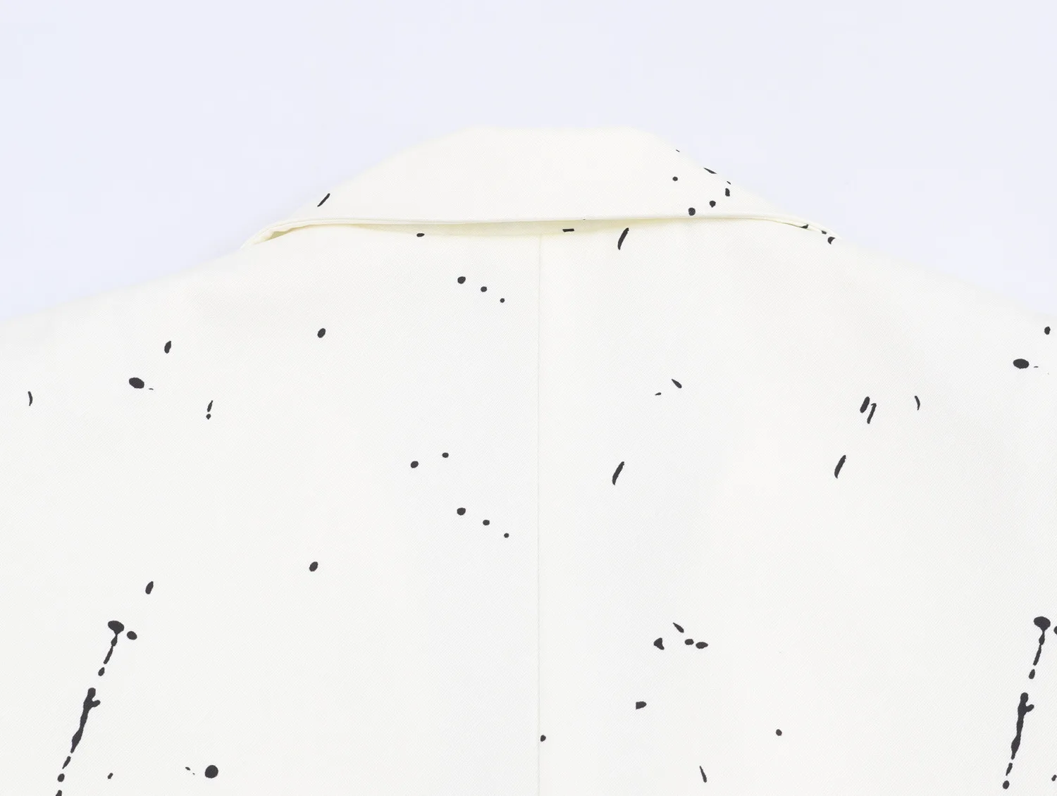 سترة عصرية جديدة لخريف 2025 عبر الحدود أوروبية وأمريكية أنيقة وطية صدر السترة مطبوعة بالحبر مكشوفة الأكتاف