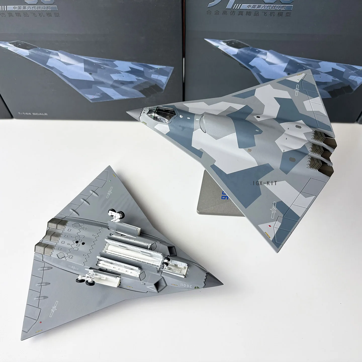 

Diecast 1: 144 Scale AF1 J-36 Chinese 6th Generation Aircraft J36 Cut Crack Coating Alloy Finished Fighter Jet Model Toy Gift